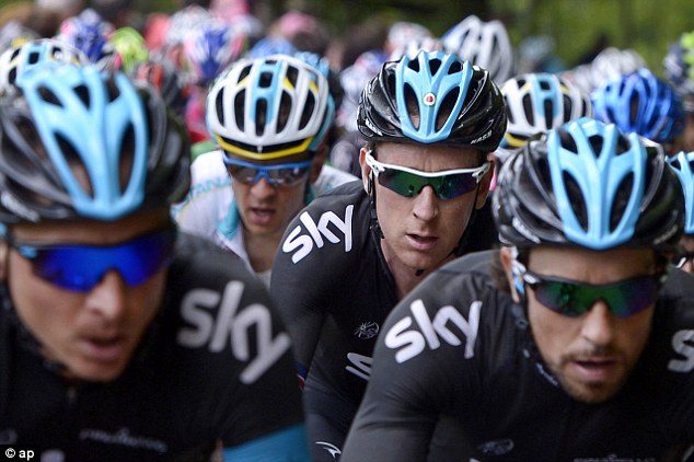 Wiggo loses time in the Giro - photo AP